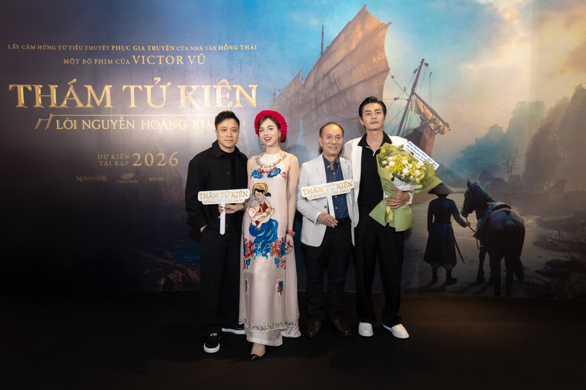 Đạo diễn Victor Vũ - Diễn viên và Nhà sản xuất Đinh Ngọc Diệp - Nhà văn Hồng Thái - Diễn viên Quốc Huy