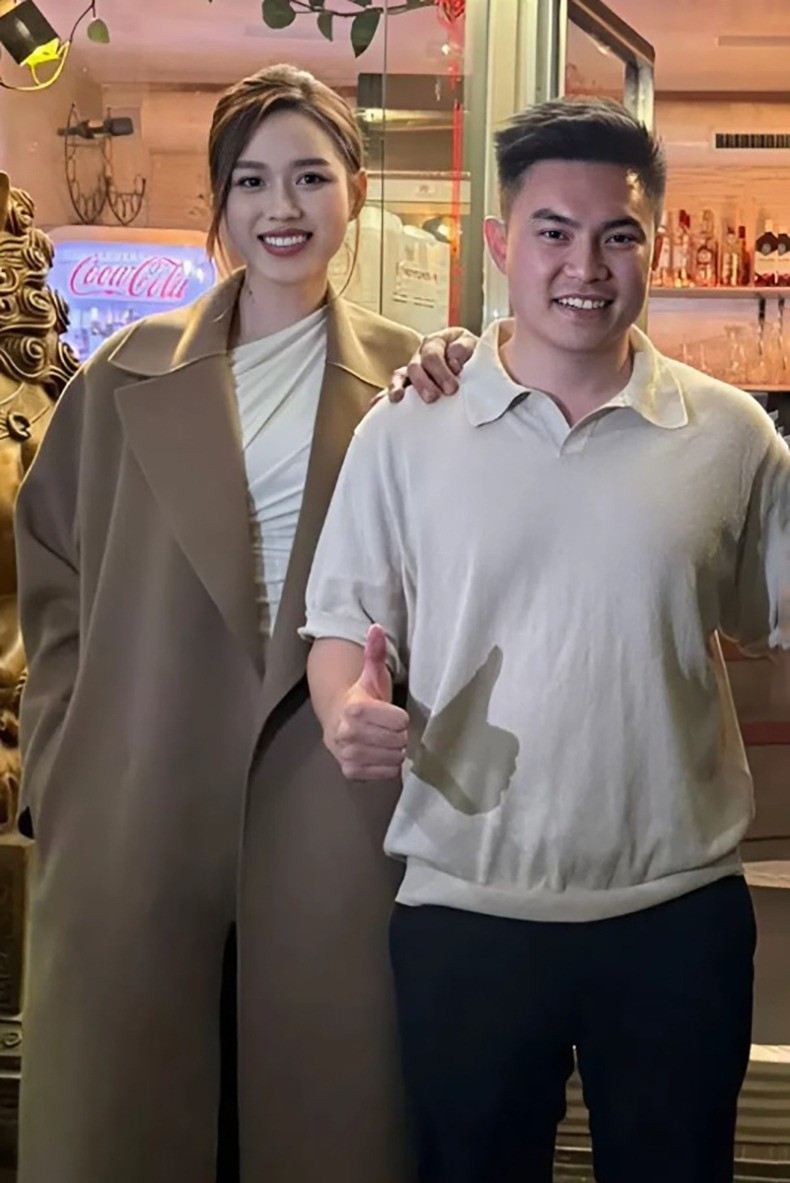 Phong cách thời trang 'bền vững theo thời gian' của chồng Đỗ Thị Hà.