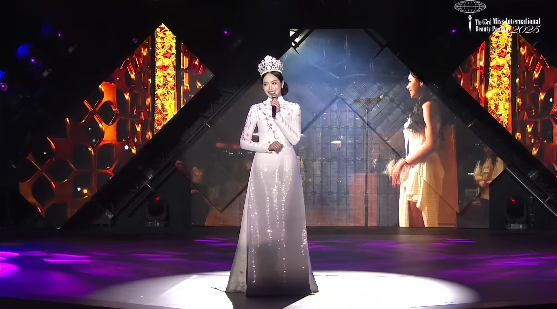 Miss International 2025: Thanh Thuỷ final walk đầy cảm xúc, Kiều Duy có chia sẻ đầu tiên sau chung kết - ảnh 4