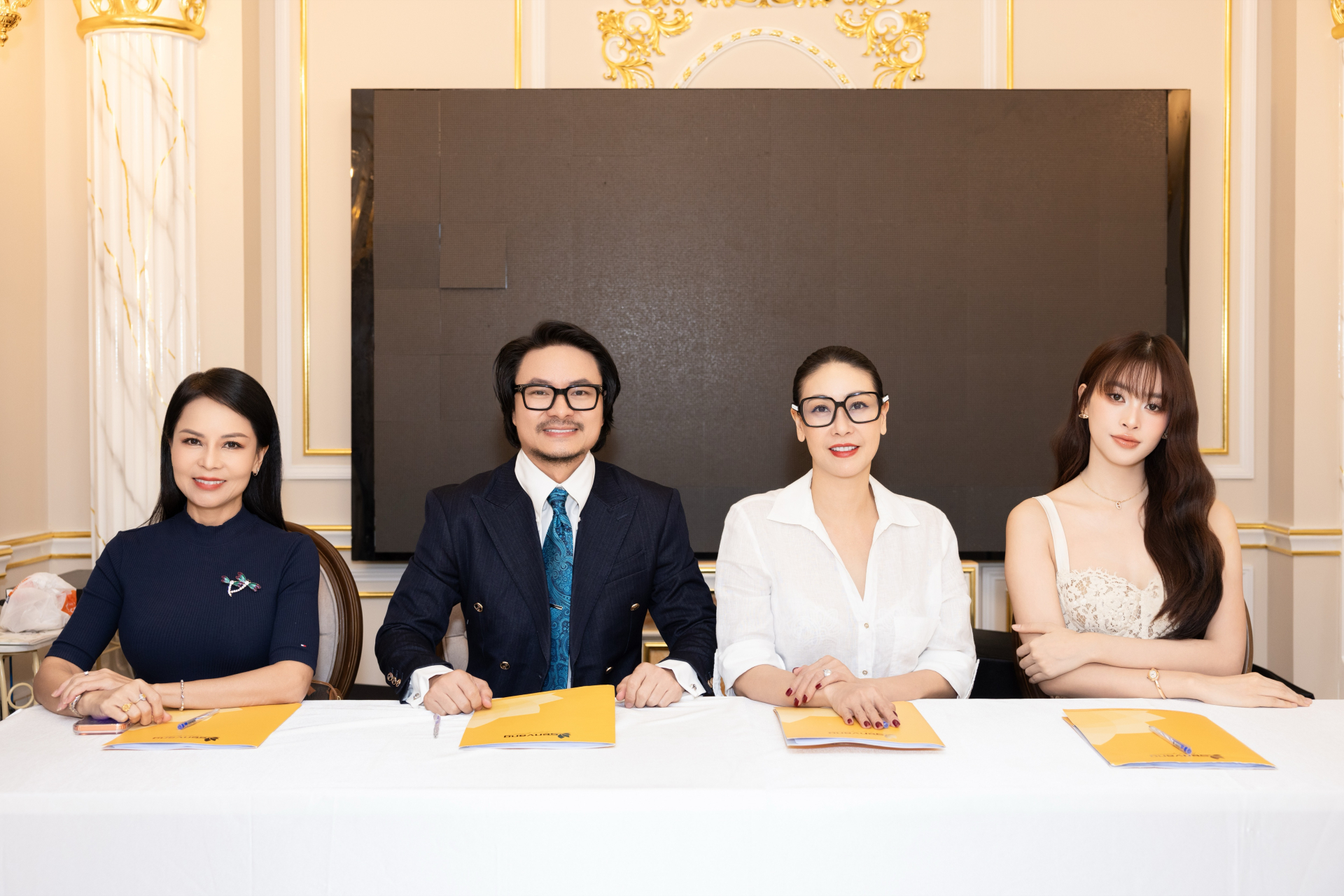 Thí sinh Miss World Vietnam 2025 gây sốt với trình độ ngoại ngữ, học vấn ấn tượng - ảnh 4