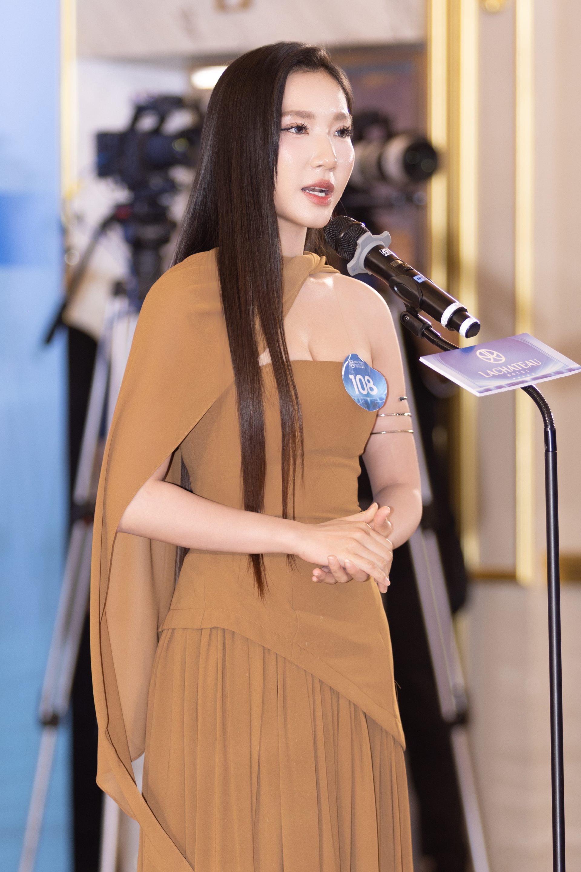 Thí sinh Miss World Vietnam 2025 gây sốt với trình độ ngoại ngữ, học vấn ấn tượng - ảnh 7