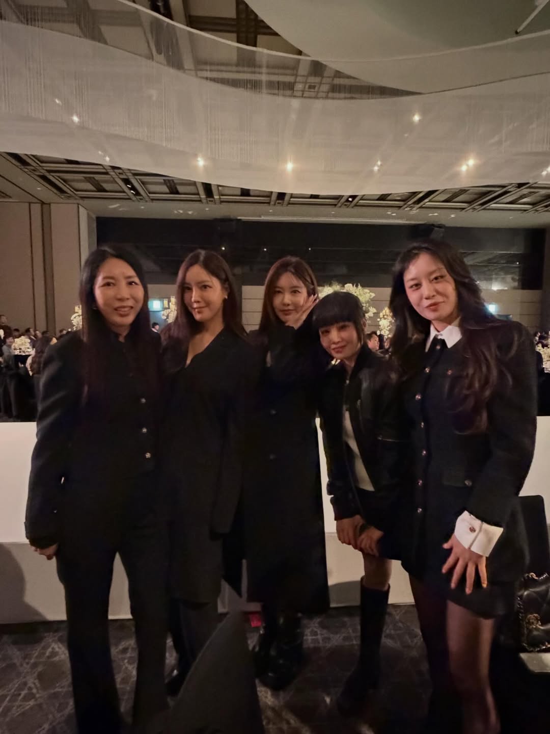 Các thành viên T-ara tề tựu trong hôn lễ Eunjung nhưng vẫn thiếu mất thành viên Soyeon.