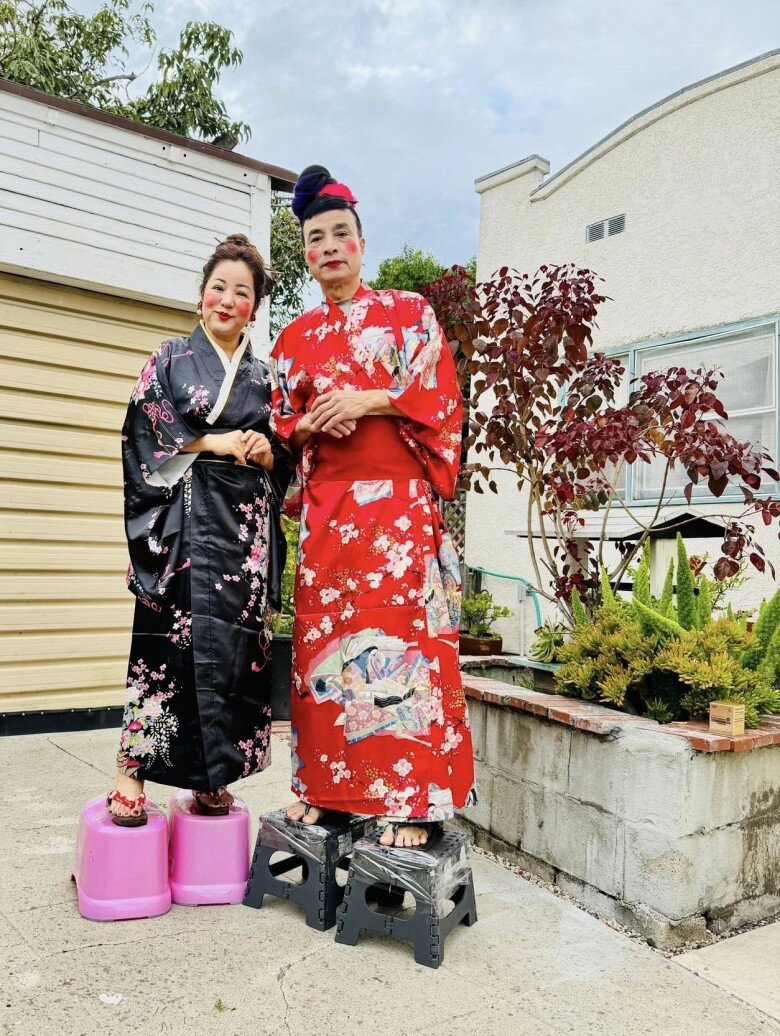 Bố ruột Xuân Mai hóa trang vui nhộn diễn clip cùng nữ danh hài