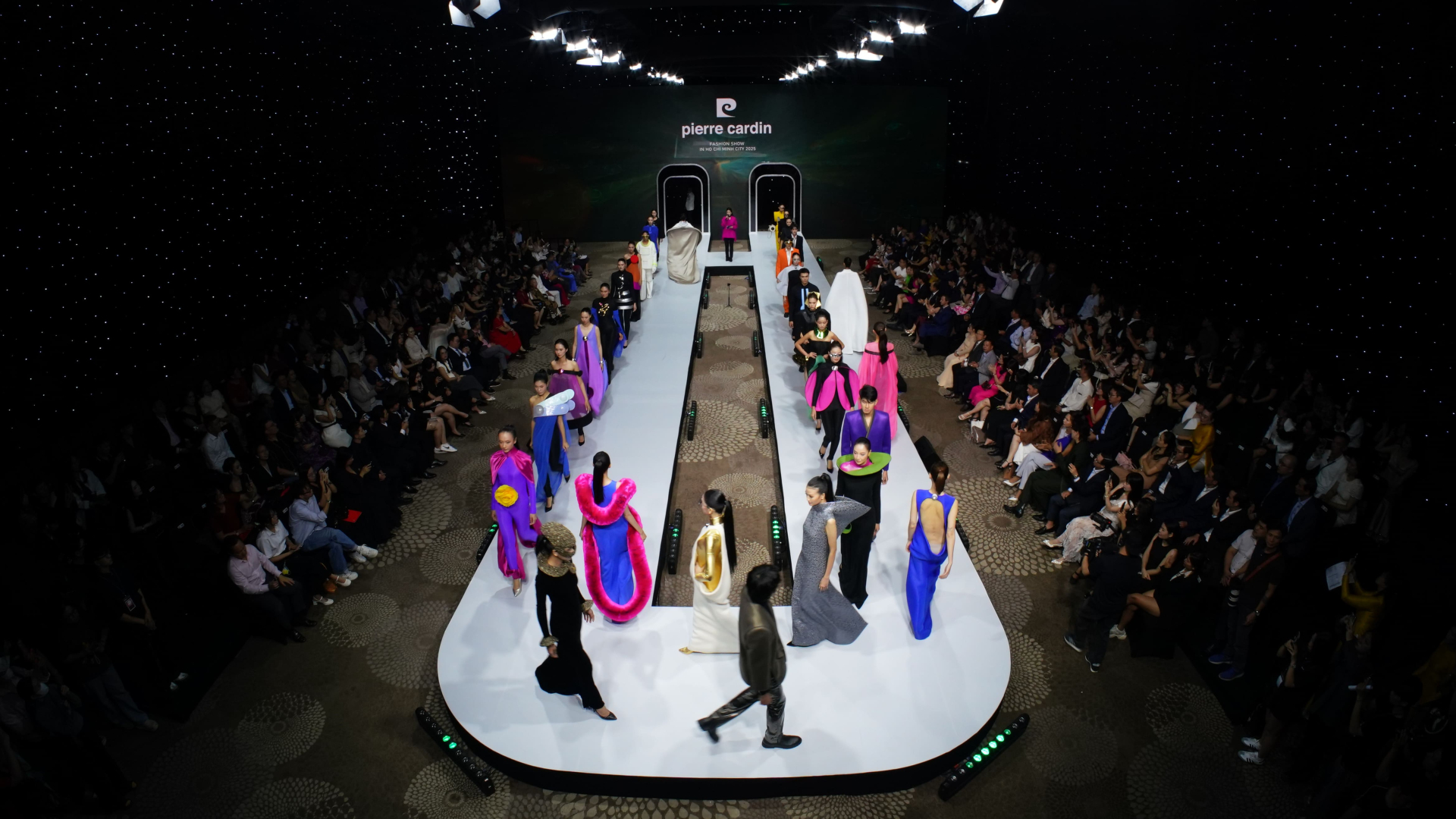 Siêu mẫu Minh Triệu, diễn viên Thuận Nguyễn tham dự Pierre Cardin Fashion Show 2025 tại Việt Nam - ảnh 13