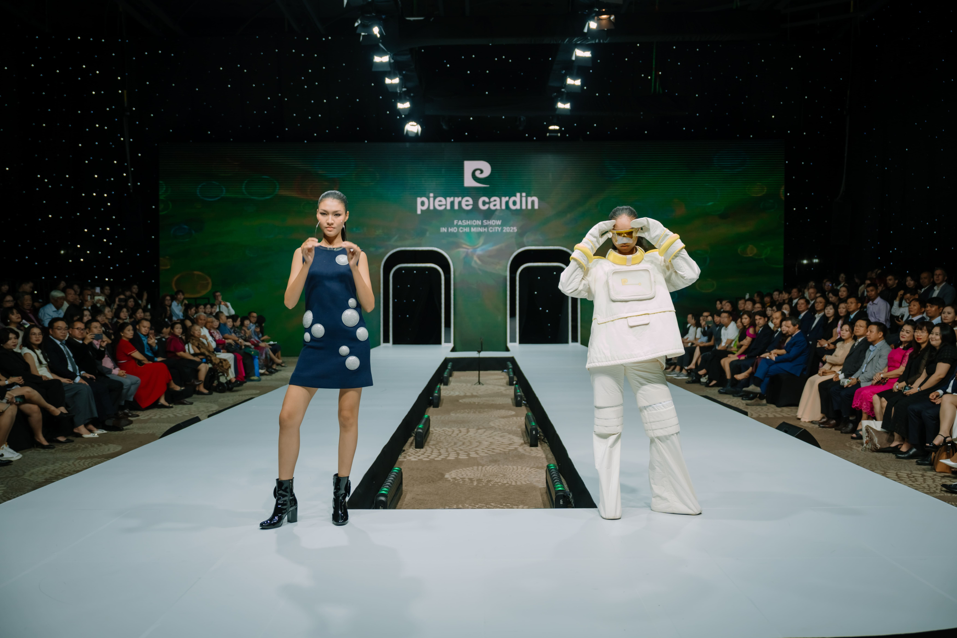 Siêu mẫu Minh Triệu, diễn viên Thuận Nguyễn tham dự Pierre Cardin Fashion Show 2025 tại Việt Nam - ảnh 4