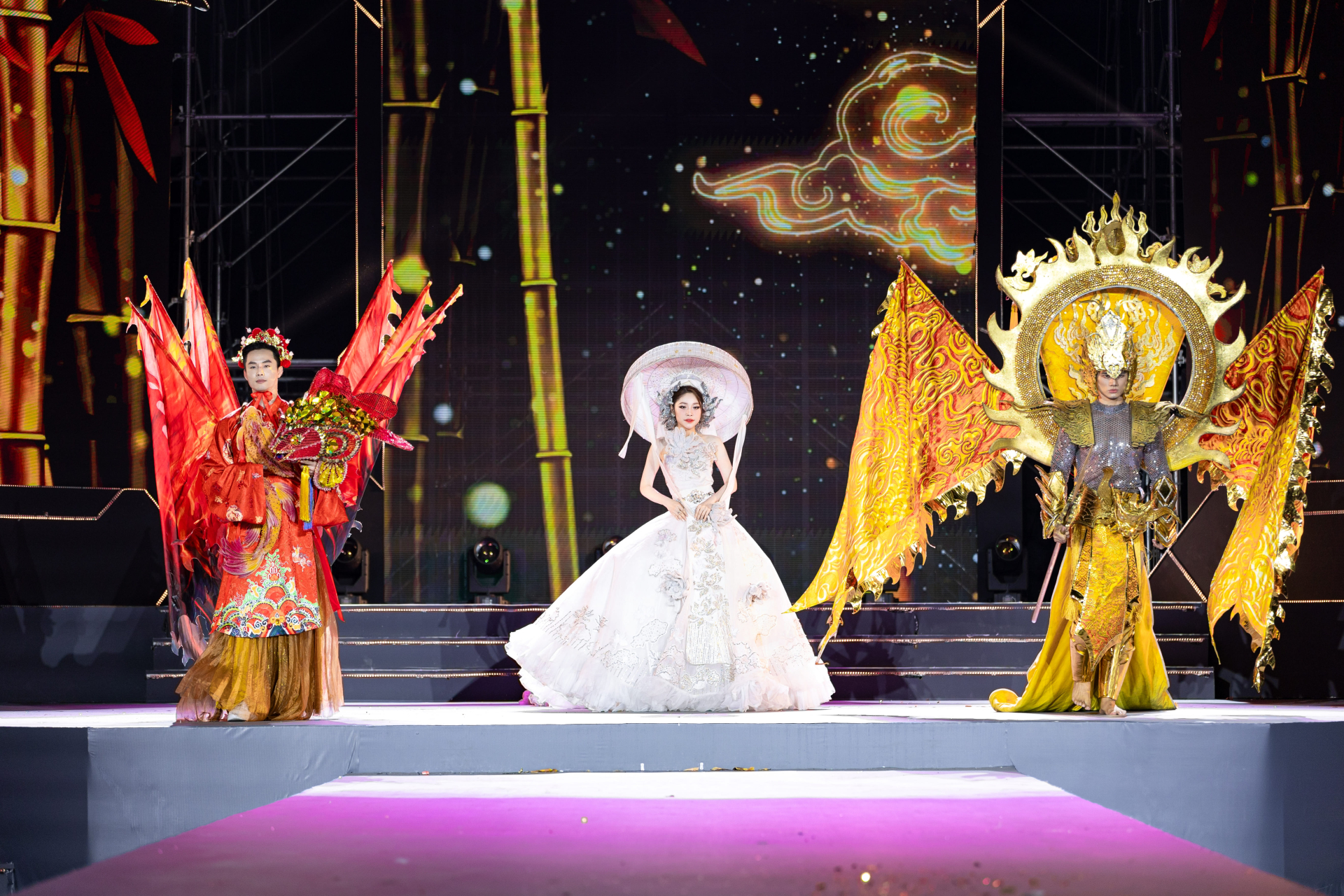 Hoa hậu Kim Nguyên - siêu mẫu Hùng Trần: Bộ đôi đạo diễn “giữ hồn Việt” trên sàn diễn thời trang - ảnh 12