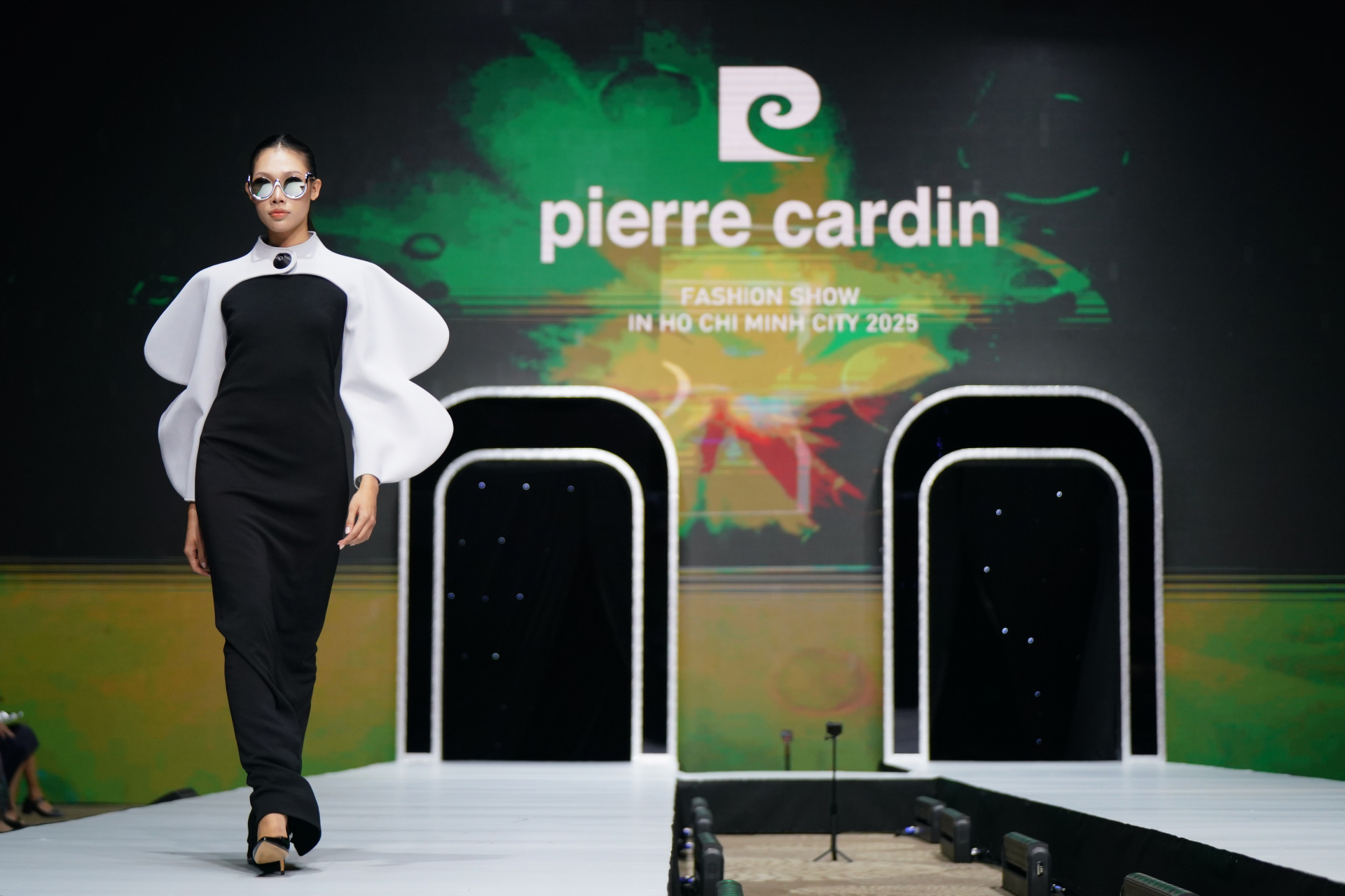 Siêu mẫu Minh Triệu, diễn viên Thuận Nguyễn tham dự Pierre Cardin Fashion Show 2025 tại Việt Nam - ảnh 12