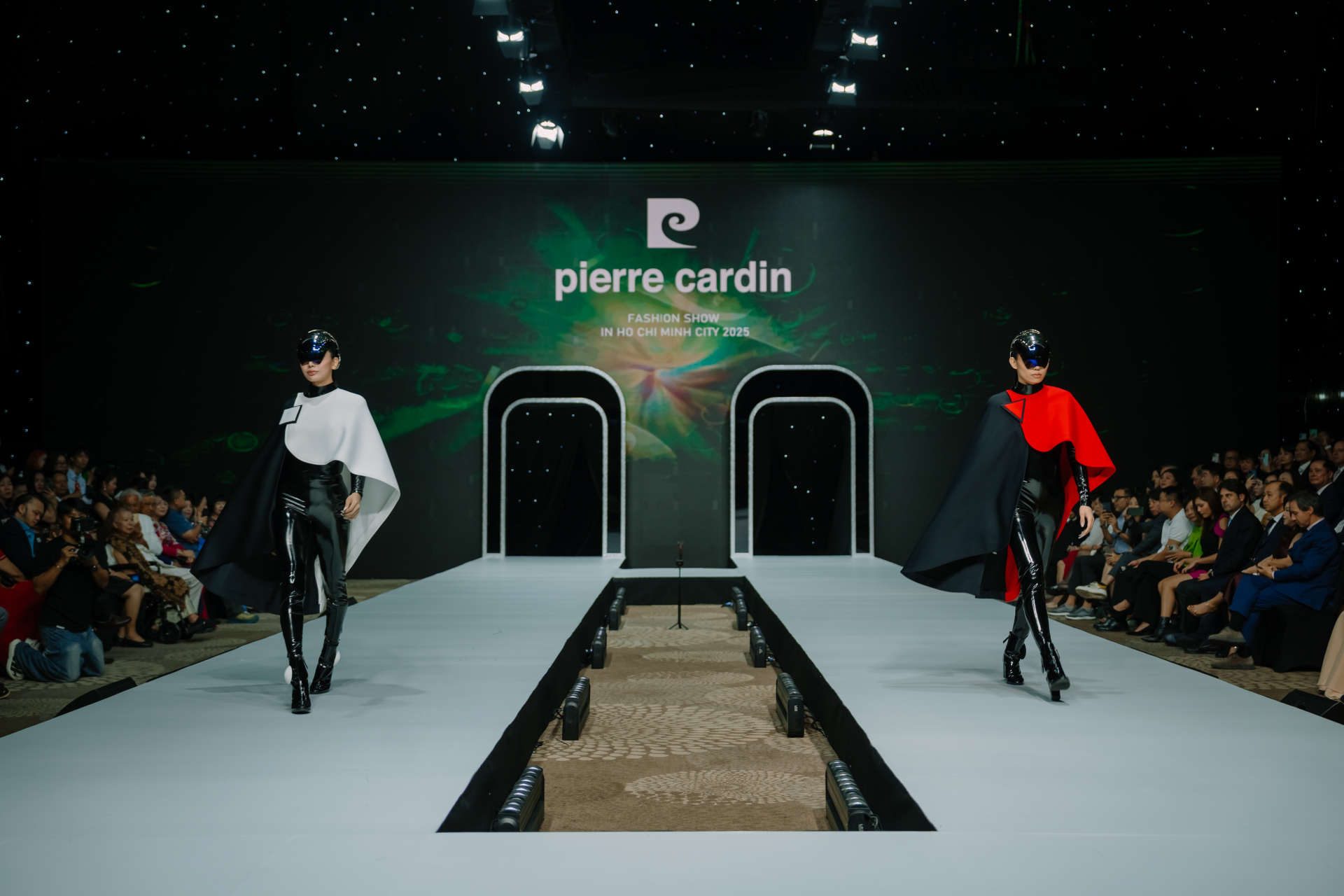 Siêu mẫu Minh Triệu, diễn viên Thuận Nguyễn tham dự Pierre Cardin Fashion Show 2025 tại Việt Nam - ảnh 10