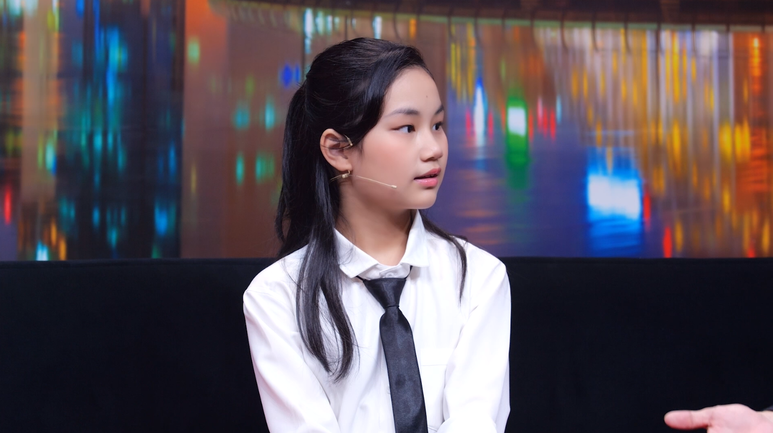 Cô bé Ánh Dương