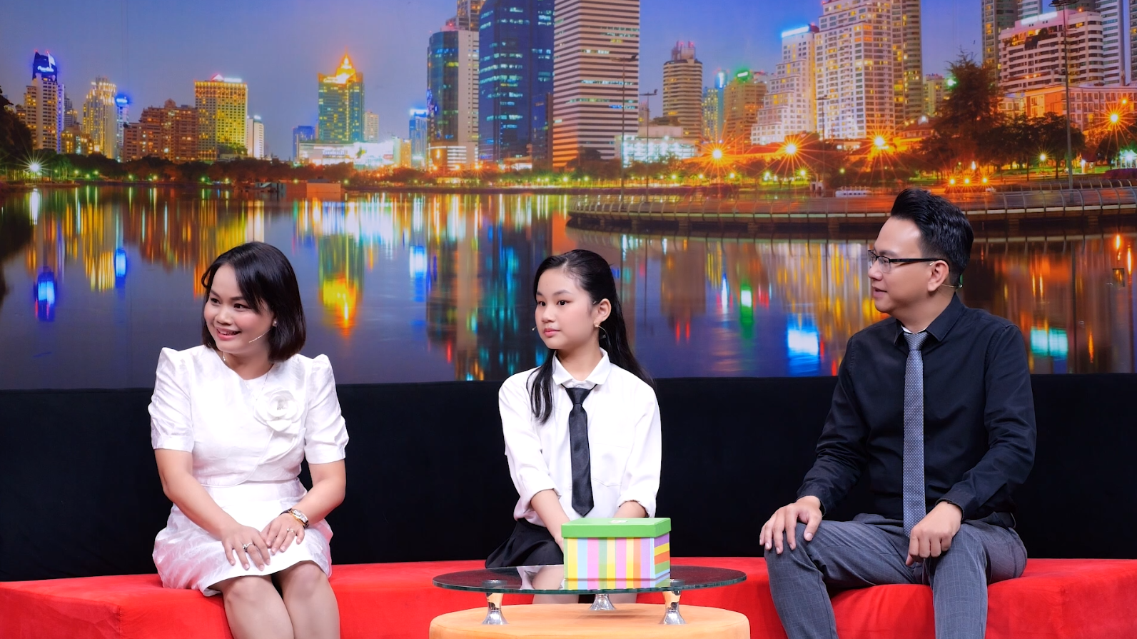 Bé gái 10 tuổi giấu tài khoản mạng xã hội 13.900 like vì “sợ mẹ bị sốc” - ảnh 4