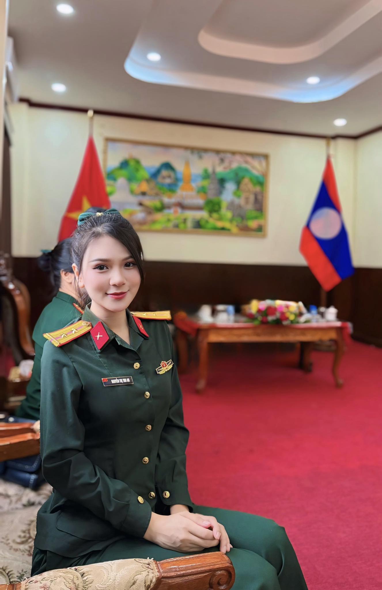 Nữ ca sĩ Việt bất ngờ gây “bão mạng” tại Lào trong dịp kỷ niệm 50 năm Quốc khánh - ảnh 5