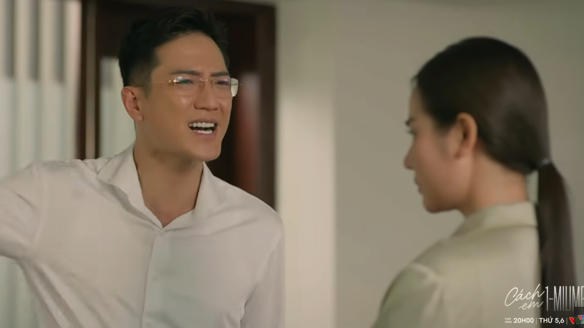 Và Nghiêm trách ngược lên Ngân