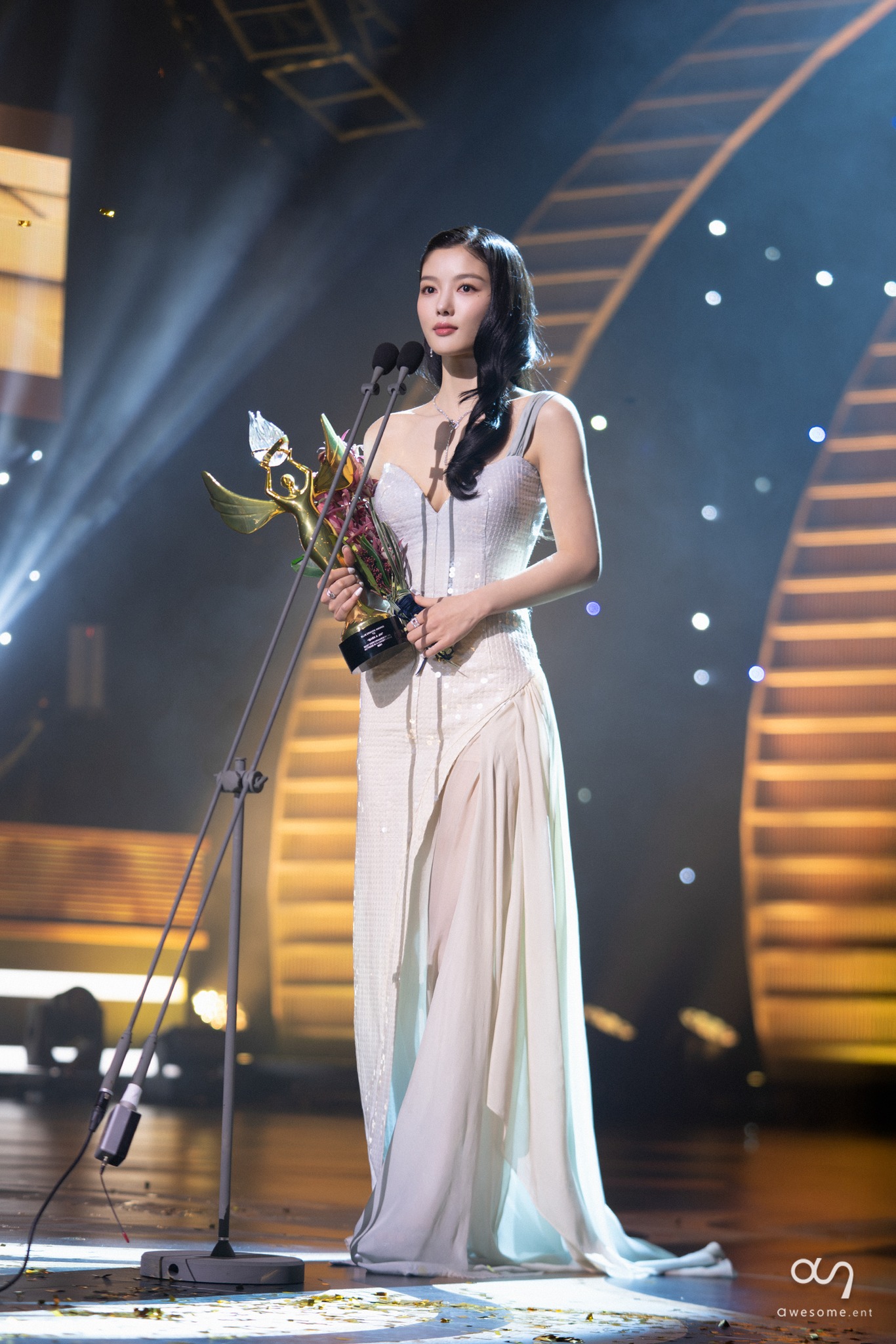 Ah Jin giành chiến thắng giải Rồng Xanh