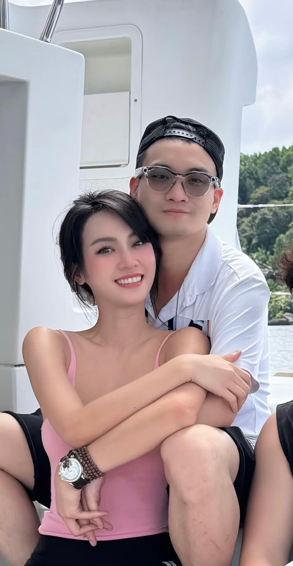 Đức Phạm công khai tình cảm với Vũ Thúy Quỳnh