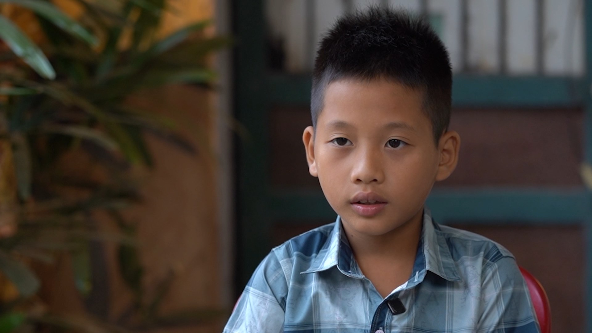 Hà Việt Dũng và Quỳnh Kool nghẹn lòng trước cậu bé lớp 4 mất mẹ, nuôi hai em chậm phát triển - ảnh 5