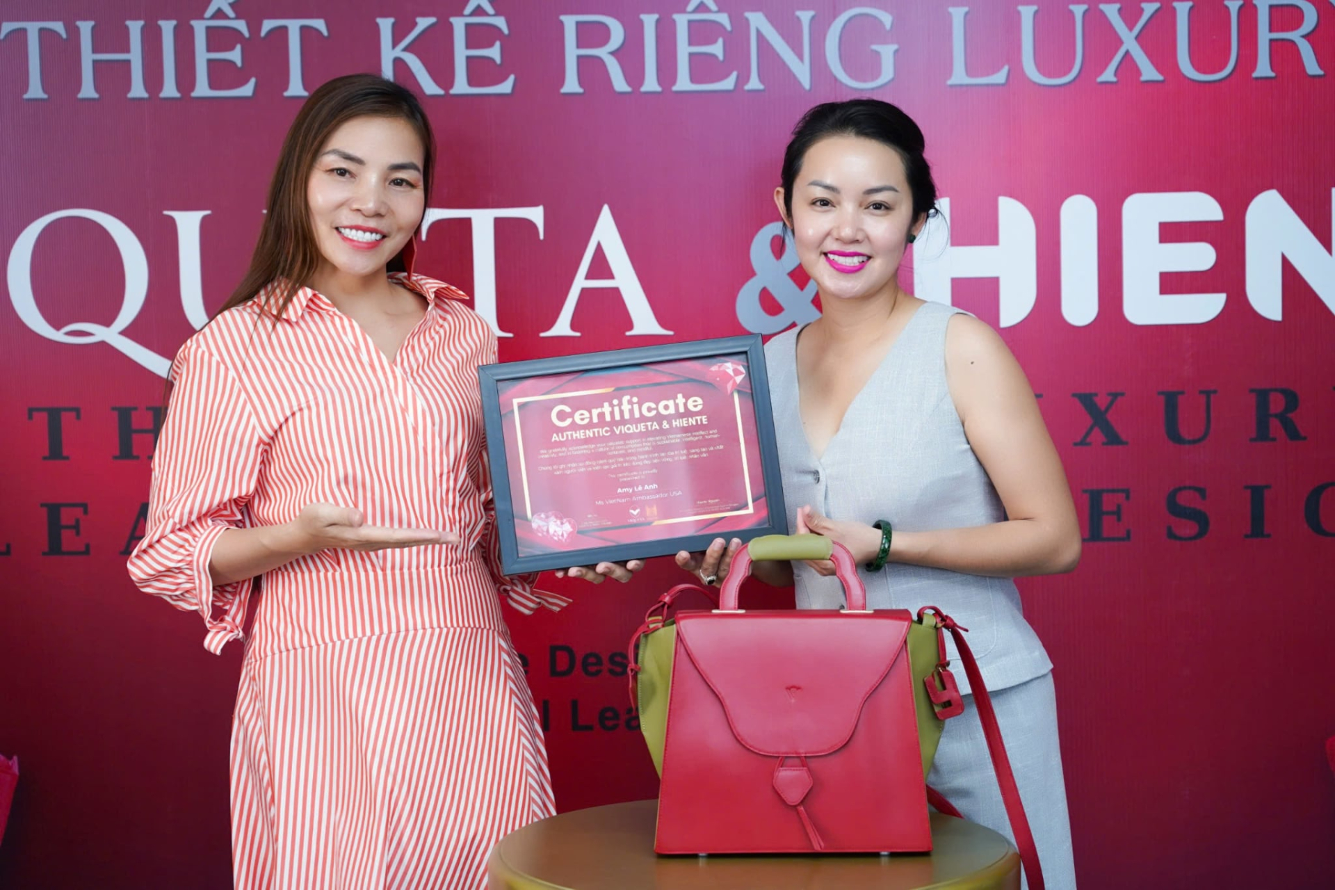 Amy Lê Anh sở hữu túi độc bản vài nghìn đô, món quà đặc biệt từ NTK Hà Lan gốc Việt - ảnh 1