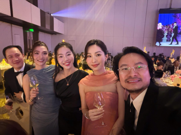 Bà xã doanh nhân Trung Tín đẹp phát sáng tại buổi tiệc.