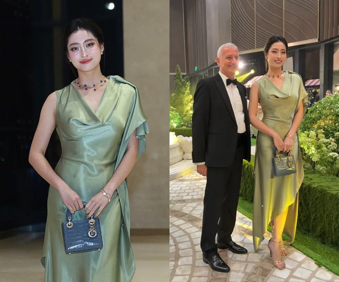 Lương Thùy Linh cũng xách túi Lady Dior mini phiên bản màu xanh xám.