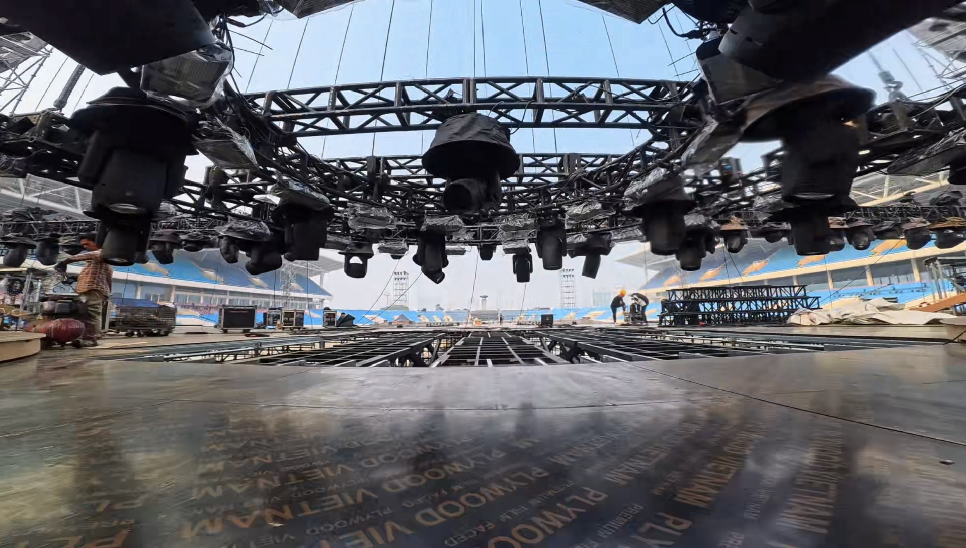 Sân khấu “See The Light” lộ diện: Fan có thể theo dõi Mỹ Tâm từ mọi góc độ! - ảnh 5