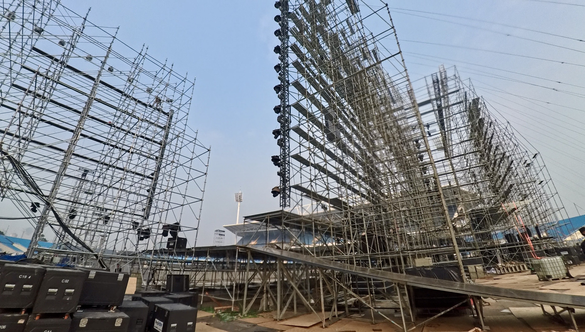 Sân khấu “See The Light” lộ diện: Fan có thể theo dõi Mỹ Tâm từ mọi góc độ! - ảnh 4