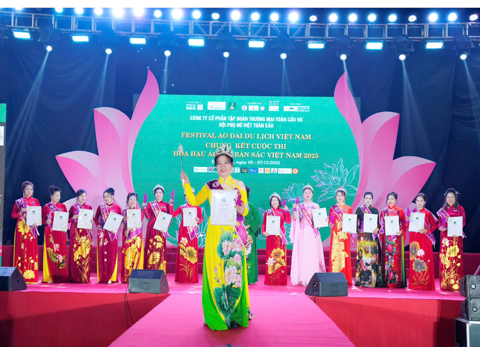 Tân Hoa hậu áo dài bản sắc Việt Nam 2025: Lê Thị Thanh Thủy