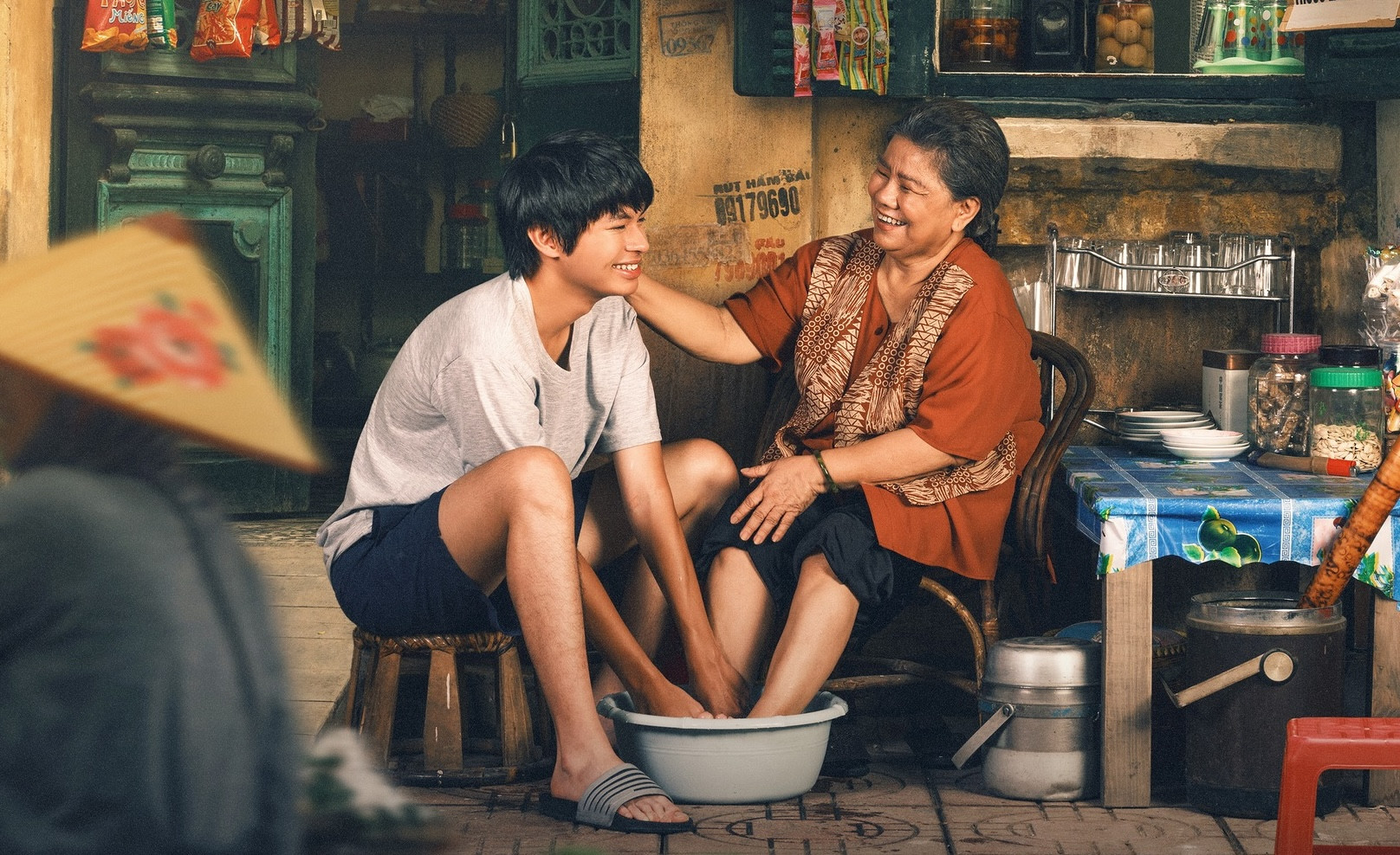 NSND Thanh Hoa và con trai NSND Trần Lực đóng chính phim 'Thế hệ kỳ tích'.