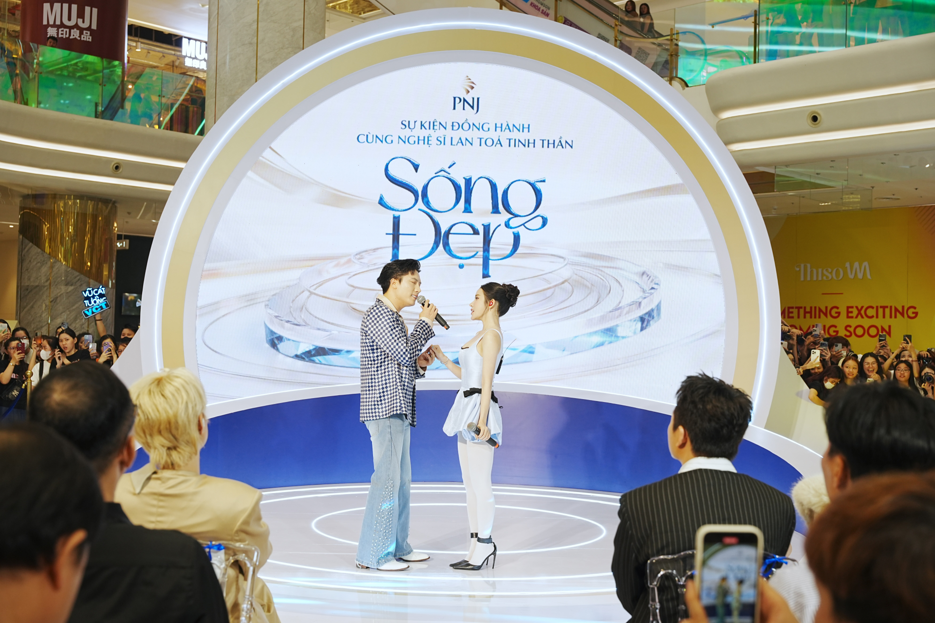 Anh Tú và Lyly đem lại phần trình diễn ngọt ngào