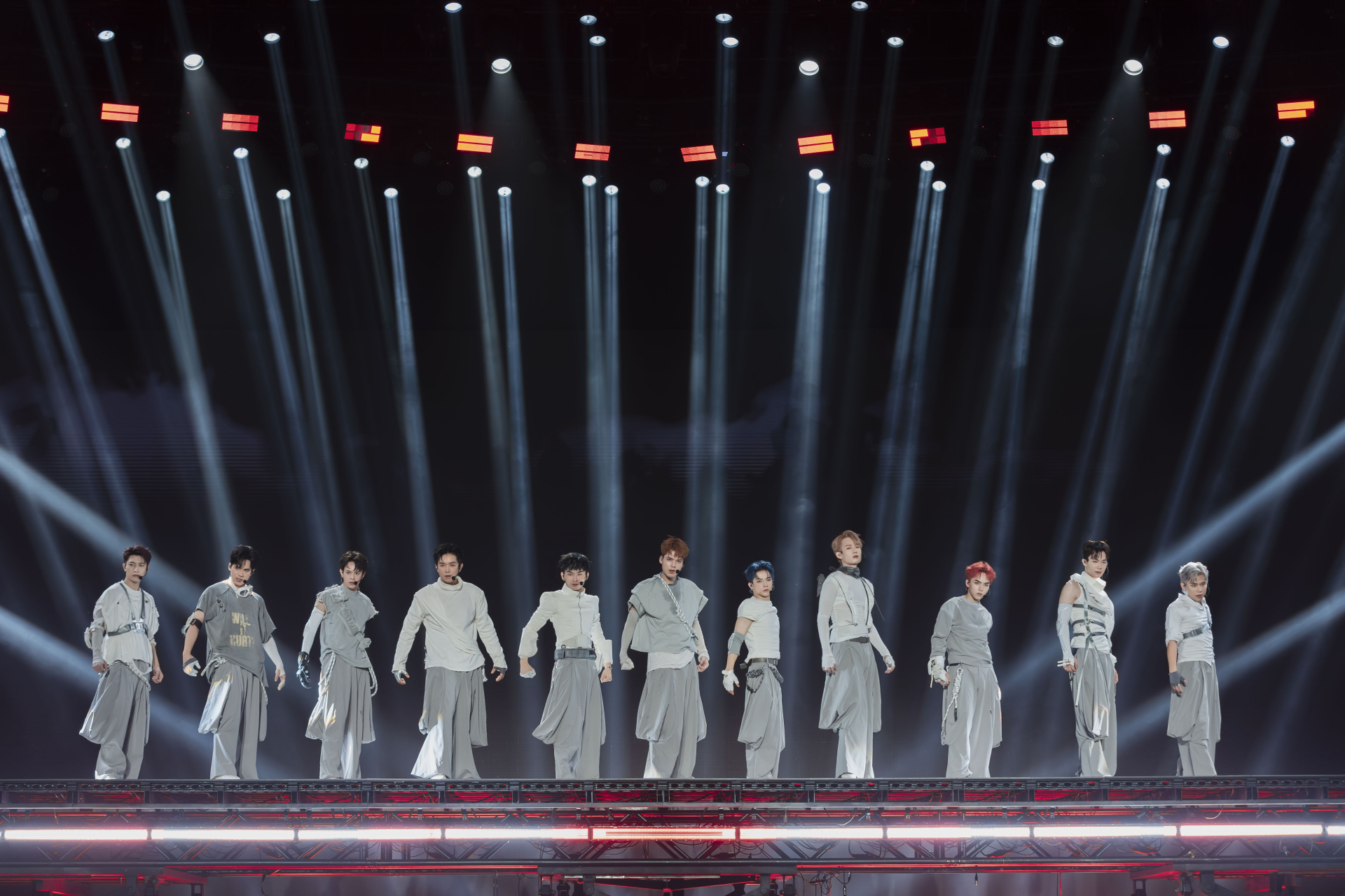 Sony Music Entertainment cùng YeaH1 mở “đường băng quốc tế” cho Tân Binh Toàn Năng - ảnh 3