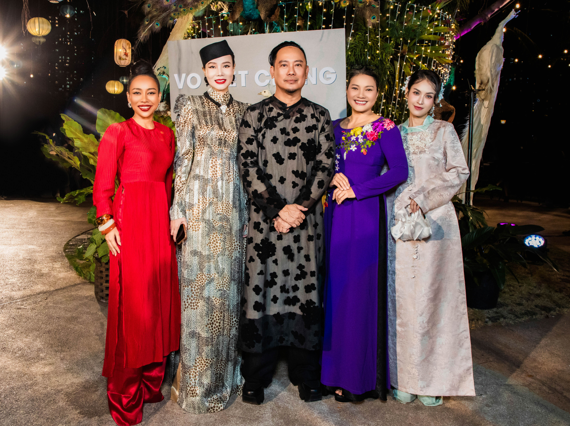 Hoa hậu Hà Kiều Anh khoe nhan sắc không tuổi tại sự kiện kỷ niệm 30 năm sự nghiệp của NTK Võ Việt Chung - ảnh 2