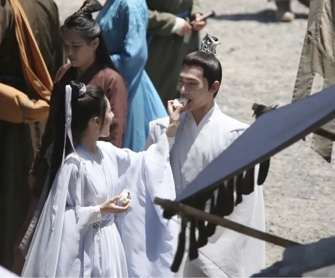 Weibo dậy sóng trước tin Triệu Lộ Tư - Dương Dương lộ chuyện hẹn hò - ảnh 2