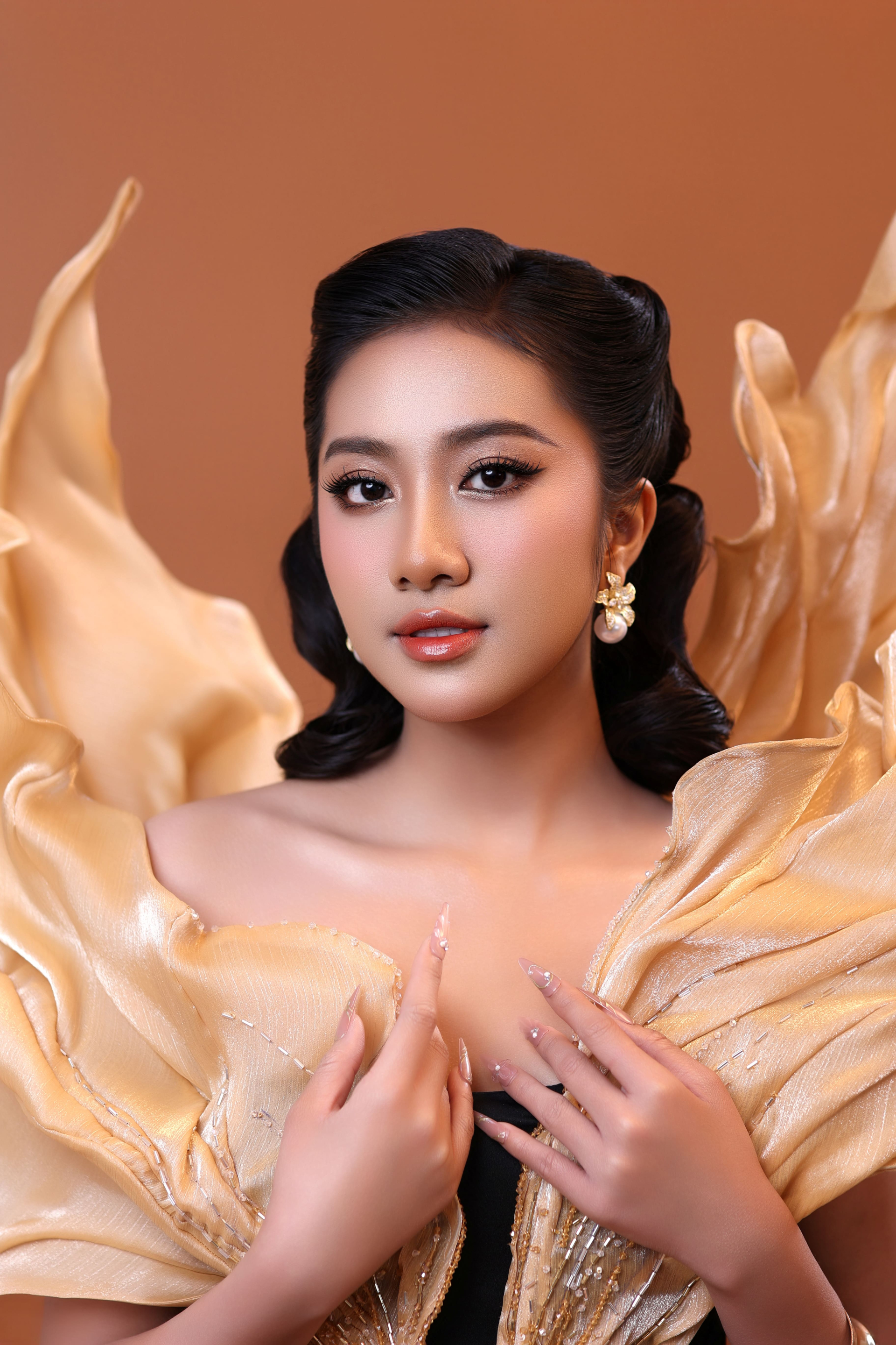 Hà Trúc Linh hóa “nàng thơ” trong bộ sưu tập mới của nhà thiết kế Duy Trần - ảnh 1