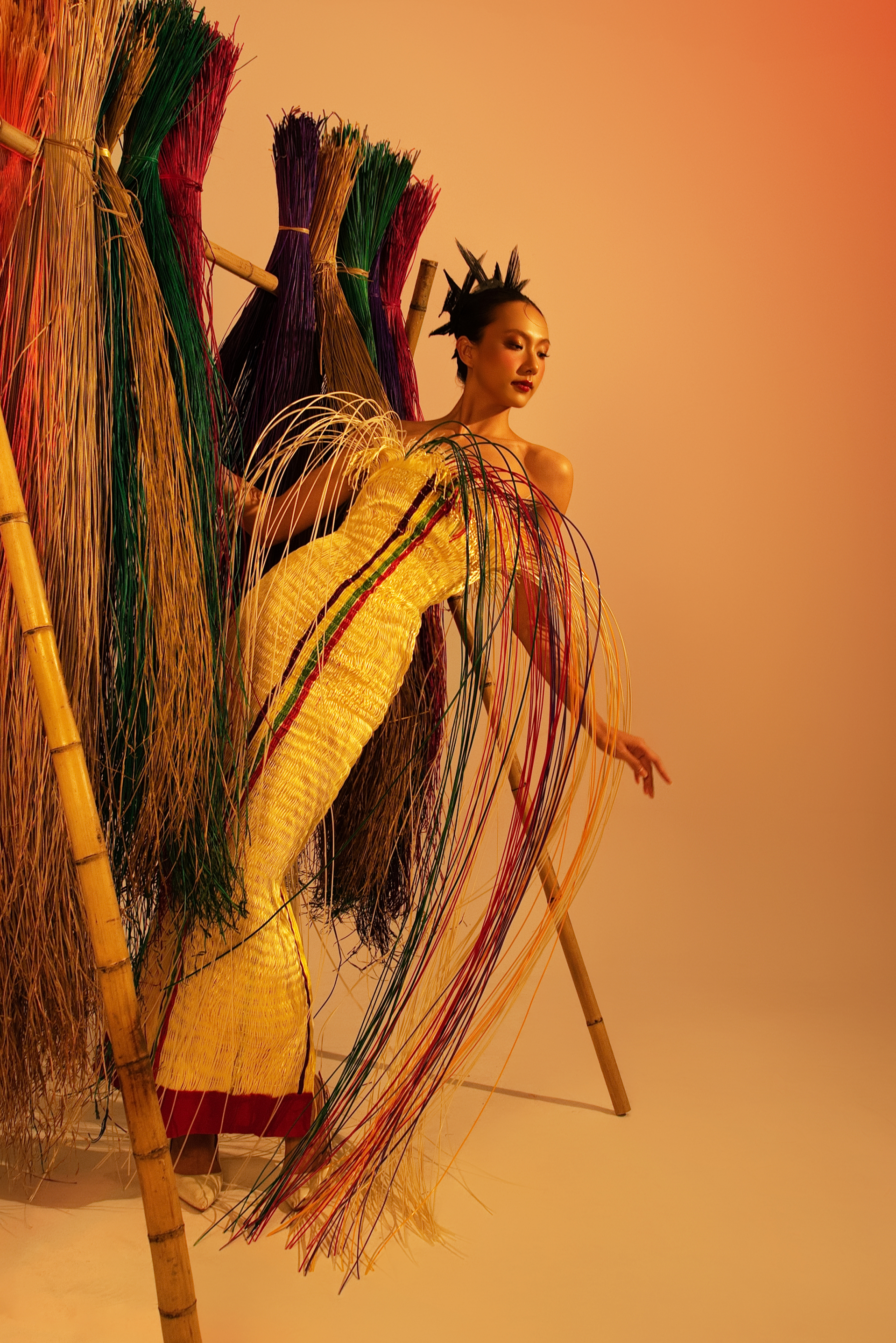 Á quân Vietnam’s Next Top Model 2025 đầy ma mị trong BST mới của NTK Bùi Hoàng Ân - ảnh 3