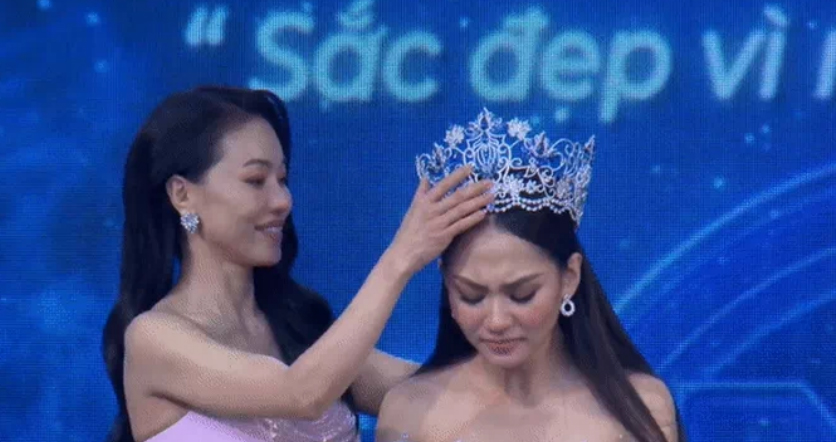 Vương miện lại trở về với Hoa hậu Mai Phương sau buổi đấu giá từ thiện, netizen thắc mắc danh tính nhà hảo tâm - ảnh 3