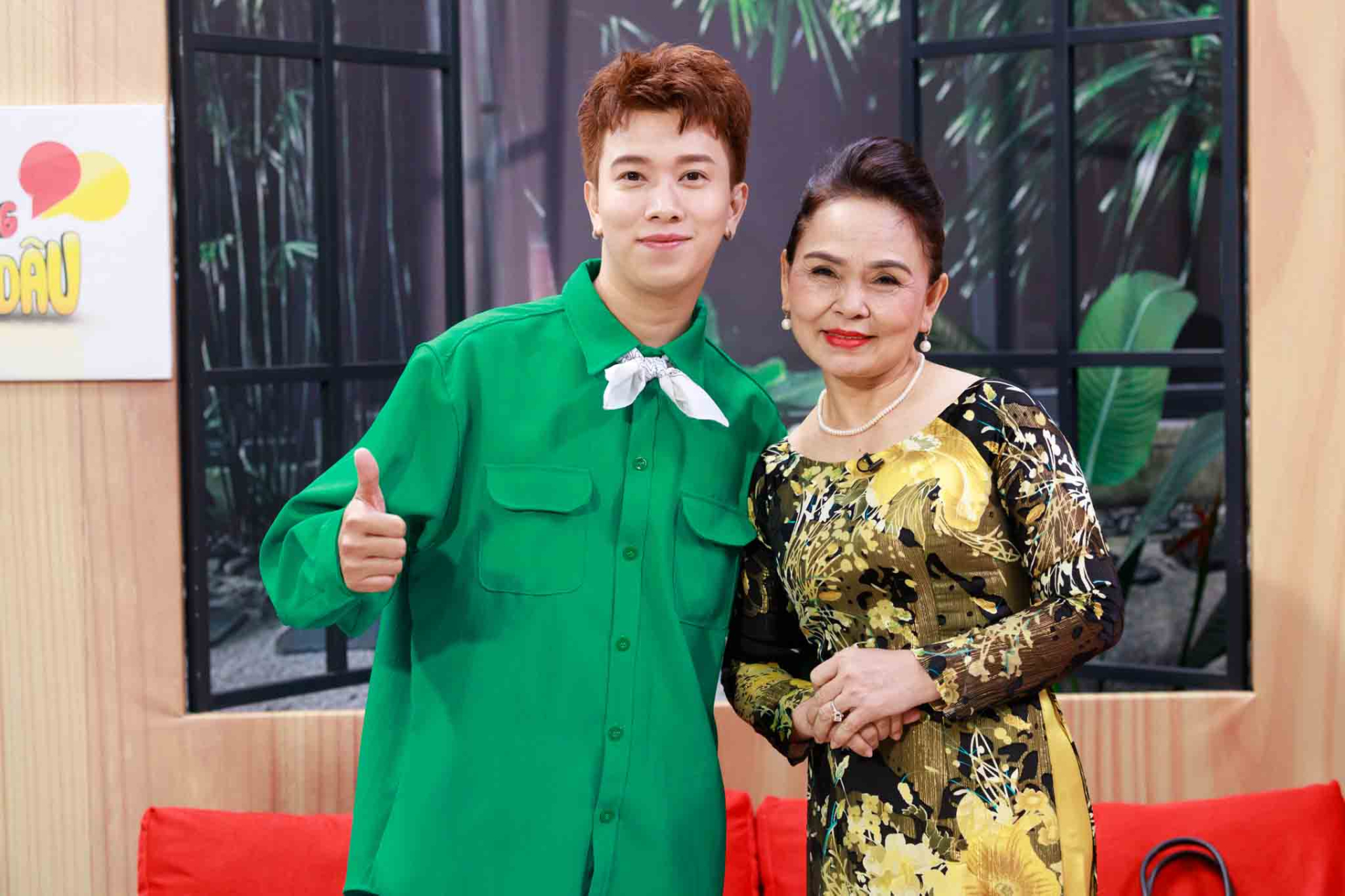 Mẹ vợ Phạm Thị Thanh Trường (61 tuổi, nội trợ) cùng với chàng rể có nghệ danh là Kiun, tên thật là Nguyễn Hoàng Tú (32 tuổi, ca sĩ tự do)