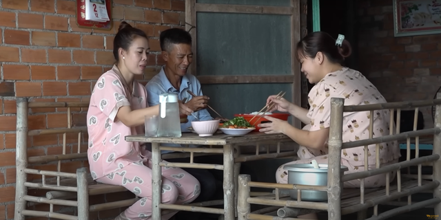 Anh Dương và gia đình sống ở Long An (Ảnh: Như chưa hề có cuộc chia ly)