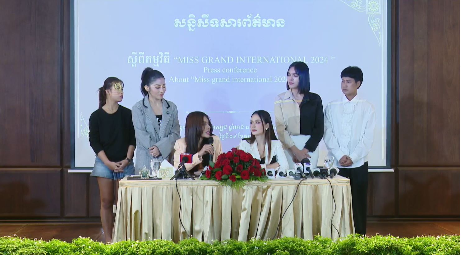 BTC cùng ekip Miss Grand Cambodia đã xuất hiện để đối chấp tại họp báo