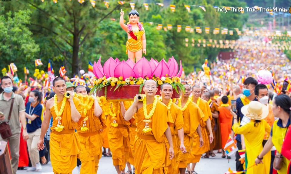 Đại lễ Phật Đản là dịp tổ chức không chỉ để tôn vinh Đức Phật, mà hơn thế nữa, là cơ hội để ôn lại cuộc đời của Đức Phật Thích Ca Mâu Ni trên phương diện một con người lịch sử, cùng những lời dạy của Ngài (Ảnh: Internet)