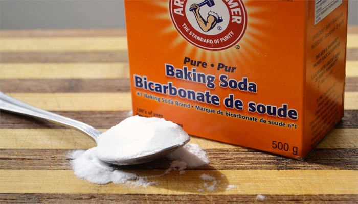 Khử mùi nhà vệ sinh bằng baking soda cực đơn giản và hiệu quả (Ảnh: Internet)