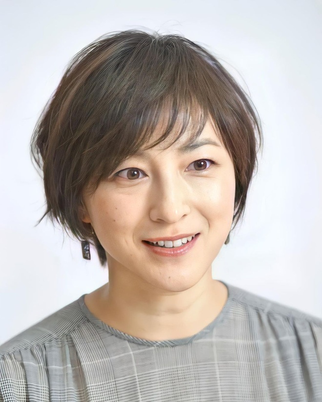 Ryoko Hirosue được mệnh danh là 'Ngọc nữ Nhật Bản', nhưng cô đã phá hủy sự nghiệp của mình với bê bối ngoại tình (Ảnh: Internet)