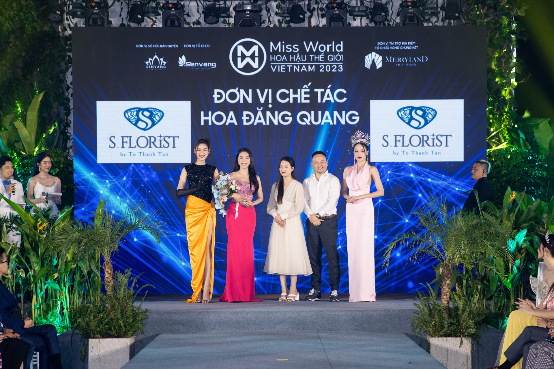 Sự kiện họp báo Chung kết Toàn quốc Miss World 2023 BTC chính thức công bố Hoa đăng quang từ Sflorist.