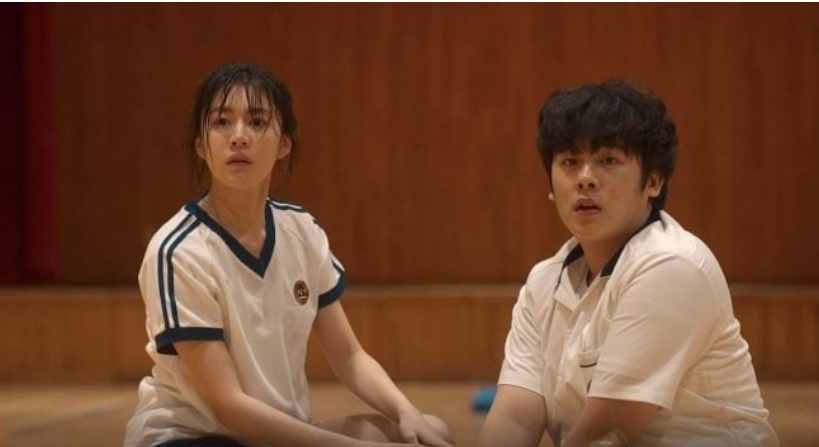 Cặp đôi học sinh trung học Bong Seok - Hui Soo được yêu thích. (Ảnh: Internet)