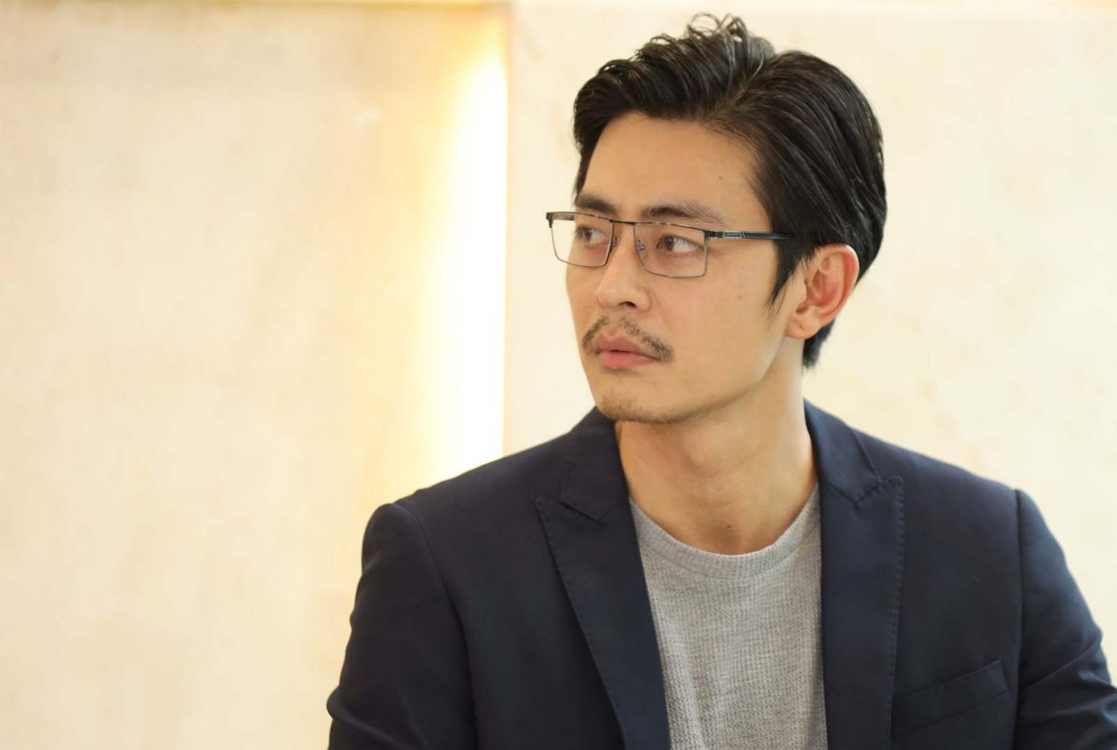 Quốc Huy trong Vai Vũ Huy Thanh một kỹ sư nổi tiếng