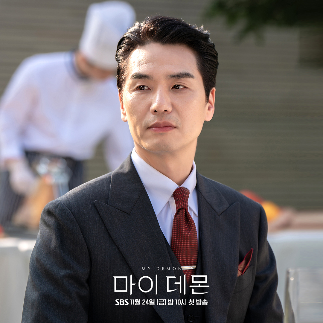 Diễn viên Kim Tae Hoon từng tham gia các phim Người Yêu Dấu, Cú Lừa Nên Duyên, Vương Triều Xác Sống...