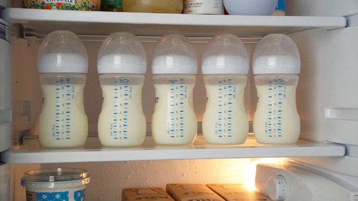 Sữa mẹ để bên ngoài lâu được không? Những điều cần tránh khi hâm nóng sữa mẹ - ảnh 3
