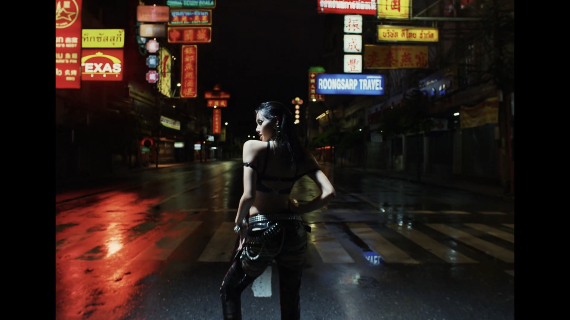 MV 'ROCKSTAR' được thực hiện trên con phố nổi tiếng China Town tại Bangkok, Thái Lan