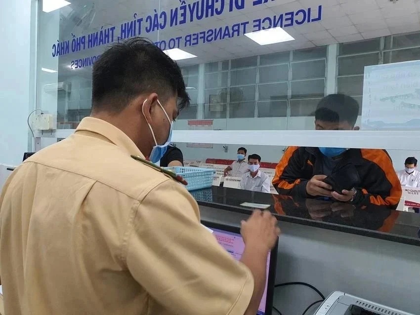 Trước 1/7/2025: 6 trường hợp bắt buộc phải đổi biển số xe, đăng ký xe, chậm trễ bị phạt đến 6 triệu? - ảnh 1