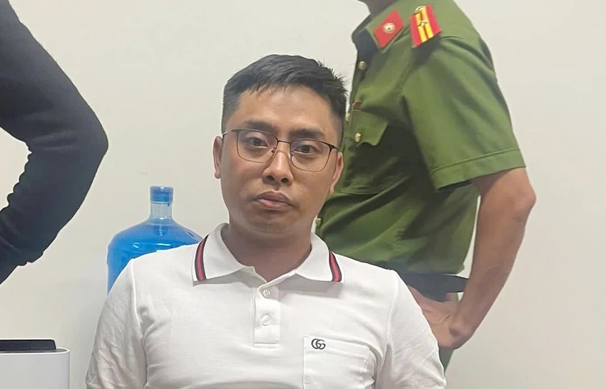 Hé lộ video Bùi Đình Khánh vào cửa hàng thời trang, bình thản mặc cả dù đang bị truy nã - ảnh 5