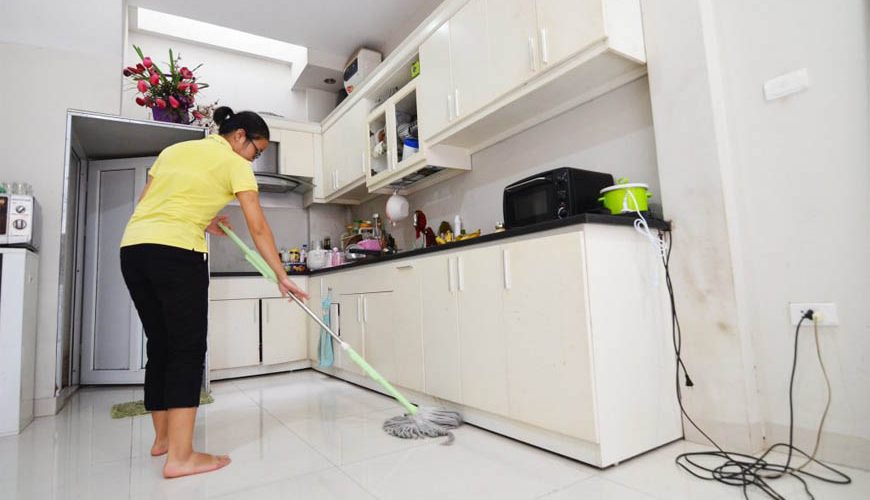 3 giúp việc xin nghỉ trong 1 tháng dù trả lương cao, người mẹ phát hoảng khi biến nguyên nhân do bố chồng - ảnh 1