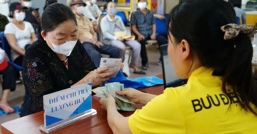Kể từ 1/7/2025: Chính thức tạm dừng chi trả lương hưu, trợ cấp BHXH hàng tháng với 3 nhóm đối tượng này - ảnh 1