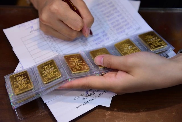 Giá vàng trong nước hôm nay 25/4/2025 tiếp tục tăng, cao hơn thế giới gần 16 triệu đồng - ảnh 1